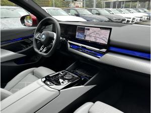 BMW i5 eDrive40 Touring M Sport //Panoramadach DrivingAssistantProf B&W
