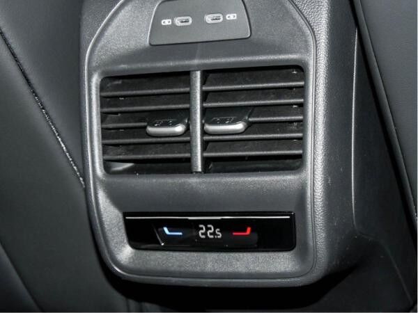 Volkswagen Passat Business 1.5 eTSI DSG ACC AHK Ergo Active NAVI Side Assist