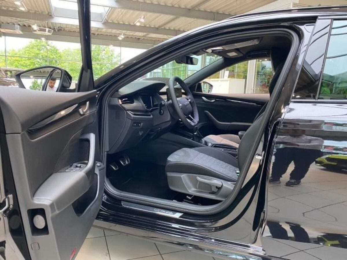 Skoda Octavia Combi Sportline 1,5 TSI 6-Gang-Schaltgetriebe Sofort Verfügbar