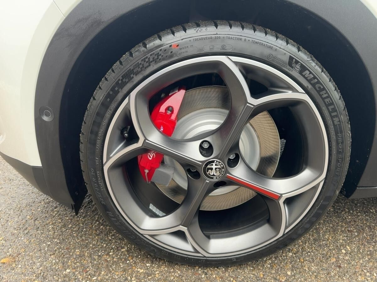 Alfa Romeo Junior Elettrica 280PS VELOCE