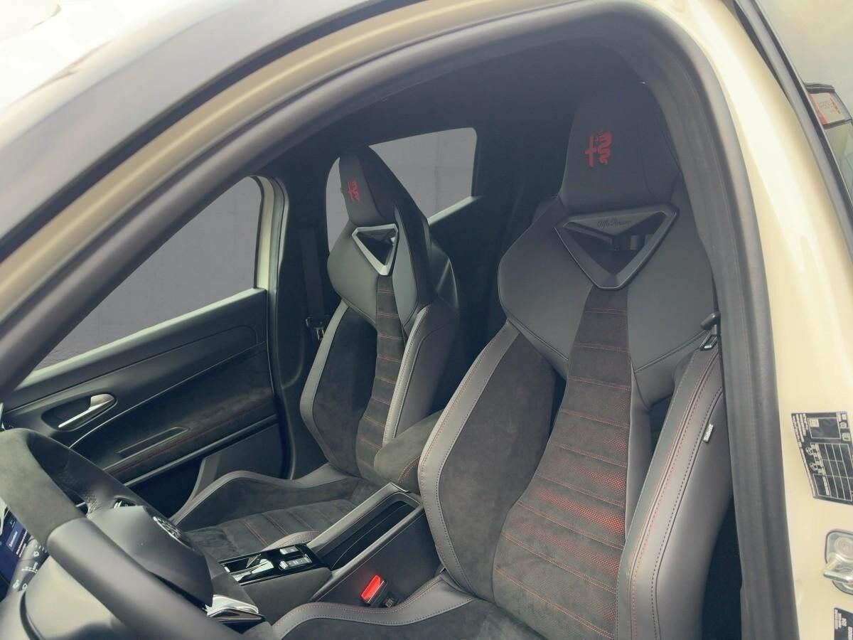 Alfa Romeo Junior Elettrica 280PS VELOCE