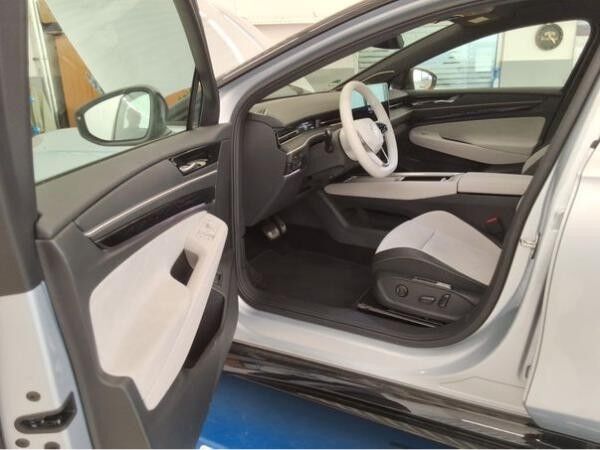 Volkswagen ID.7 TOURER PRO S / AHK BLACK STYLE WINTERRÄDER GARANTIEVERLÄNGERUNG