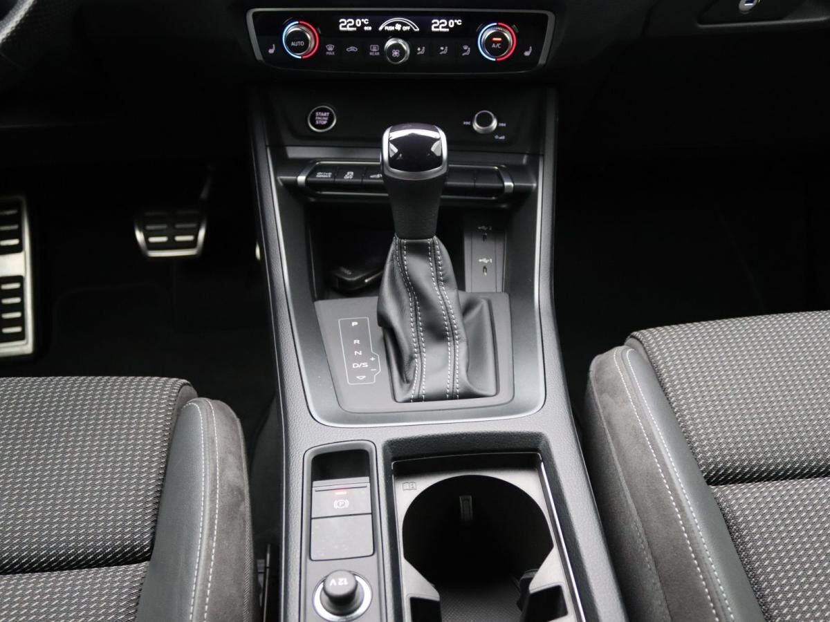Audi Q3 S-Line 45 TFSIe S-tronic/ LED, ACC, Navi, AHK