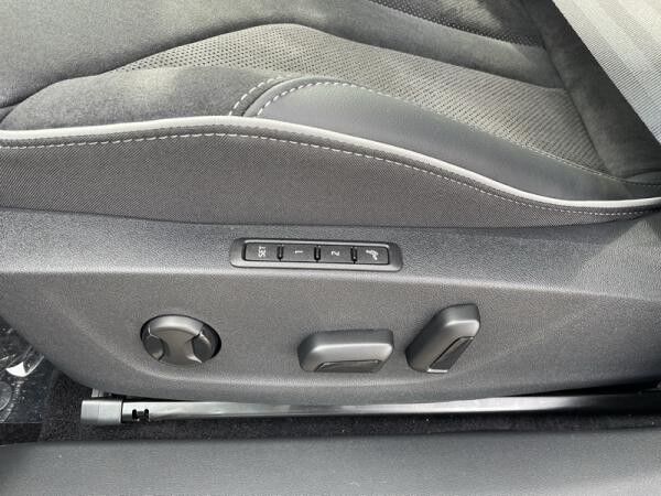 Skoda Elroq 85 **GEWERBE**SOFORT**0,25%** l 4xSHZ l AHK l CAM l MATRIX l NAV l STHZ l WÄPU l 360° l DAB l