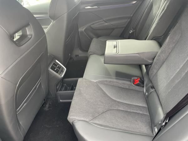 Skoda Elroq 85 **GEWERBE**SOFORT**0,25%** l 4xSHZ l AHK l CAM l MATRIX l NAV l STHZ l WÄPU l 360° l DAB l