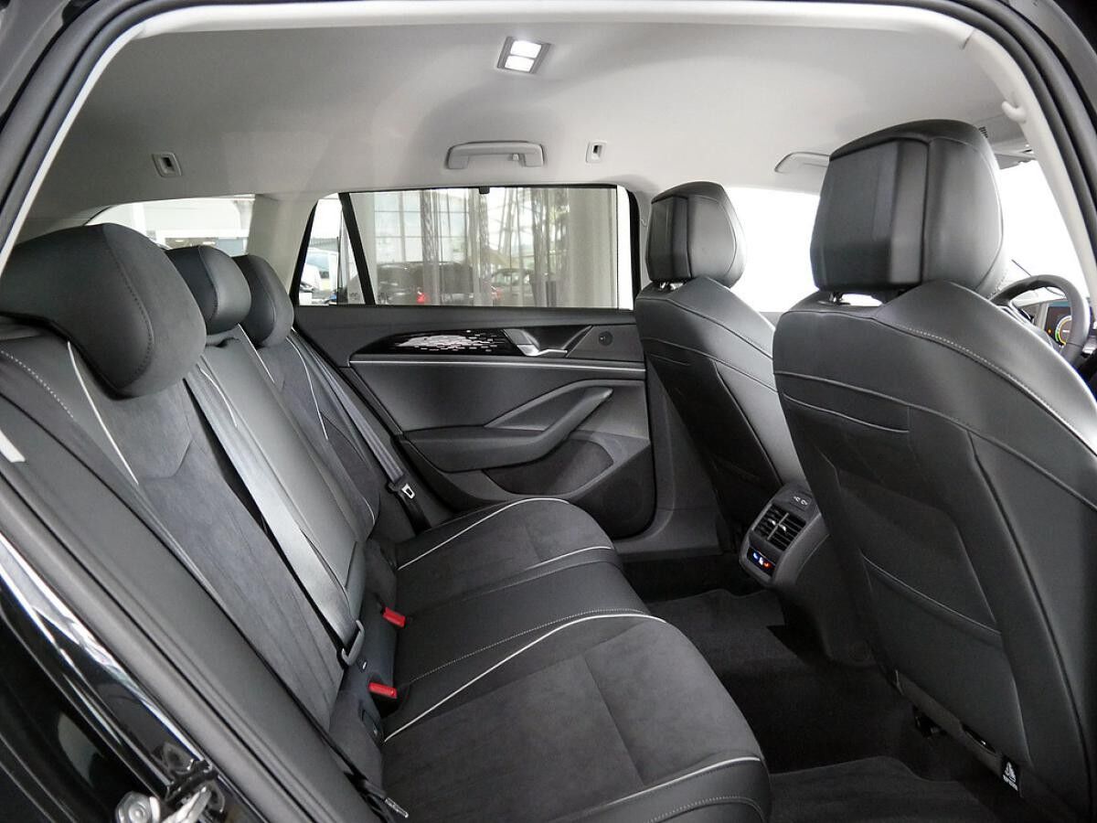 Volkswagen Passat Elegance 1,5 l eHybrid 110 kW (150 PS) / 85 KW (115 PS) DSG