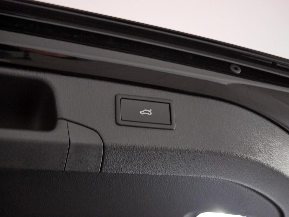 Volkswagen Passat Elegance 1,5 l eHybrid 110 kW (150 PS) / 85 KW (115 PS) DSG