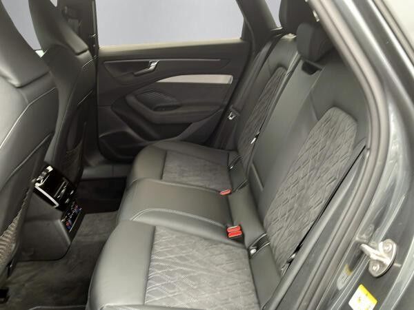 Audi A6 Avant e-hybrid quattro 220 kW S tronic S line 0,5 % Verst. +AHK + +TECH PLUS + 360 ° + MATRIX *GEWER
