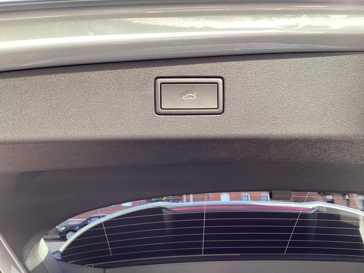 Volkswagen Tiguan R-Line *SOFORT VERFÜGBAR!* 2,0 l TDI SCR 110 kW (150 PS) 7-Gang-Doppelkupplungsgetriebe DSG