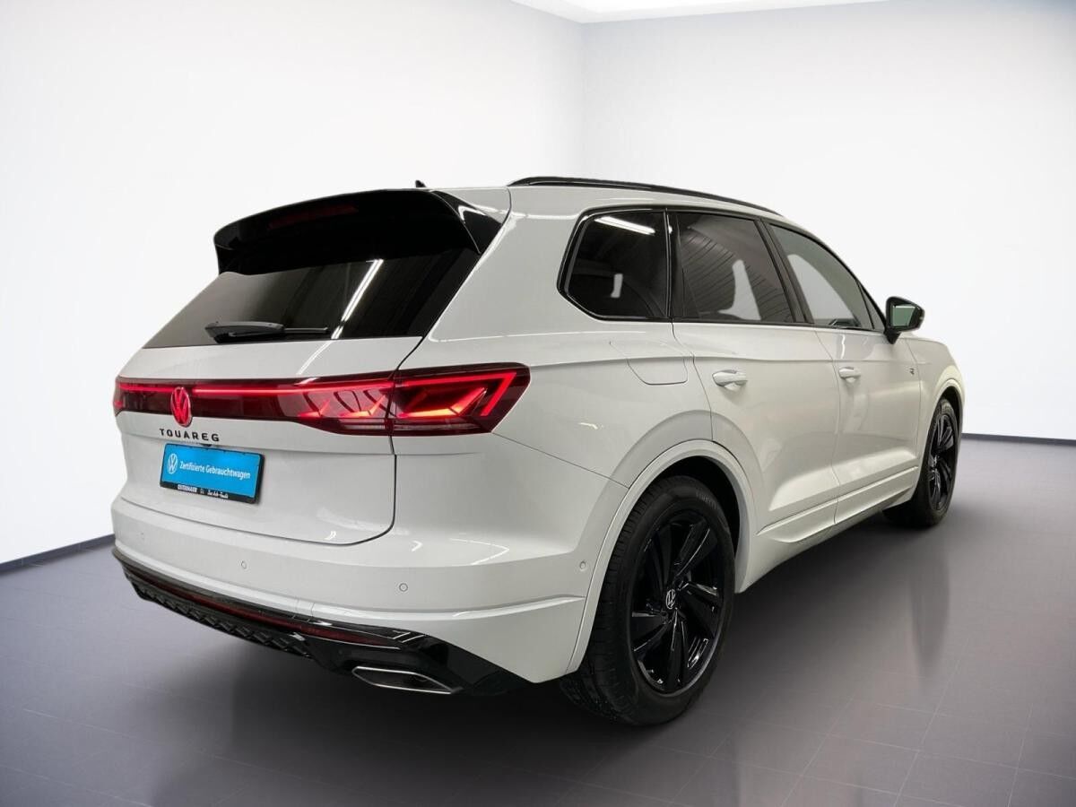 Volkswagen Touareg R-LINE BLACK 3.0TSI NP.109T STDHZG.PANO.AHK.LUFT.KAMERA.20 SITZ-KLIM