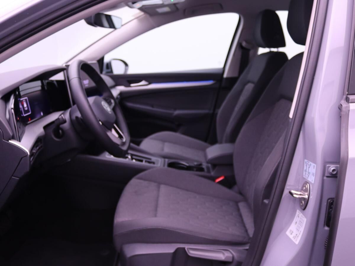 Volkswagen Golf VIII Life 1.5 eTSI DSG / App, ACC, LED, SHZ