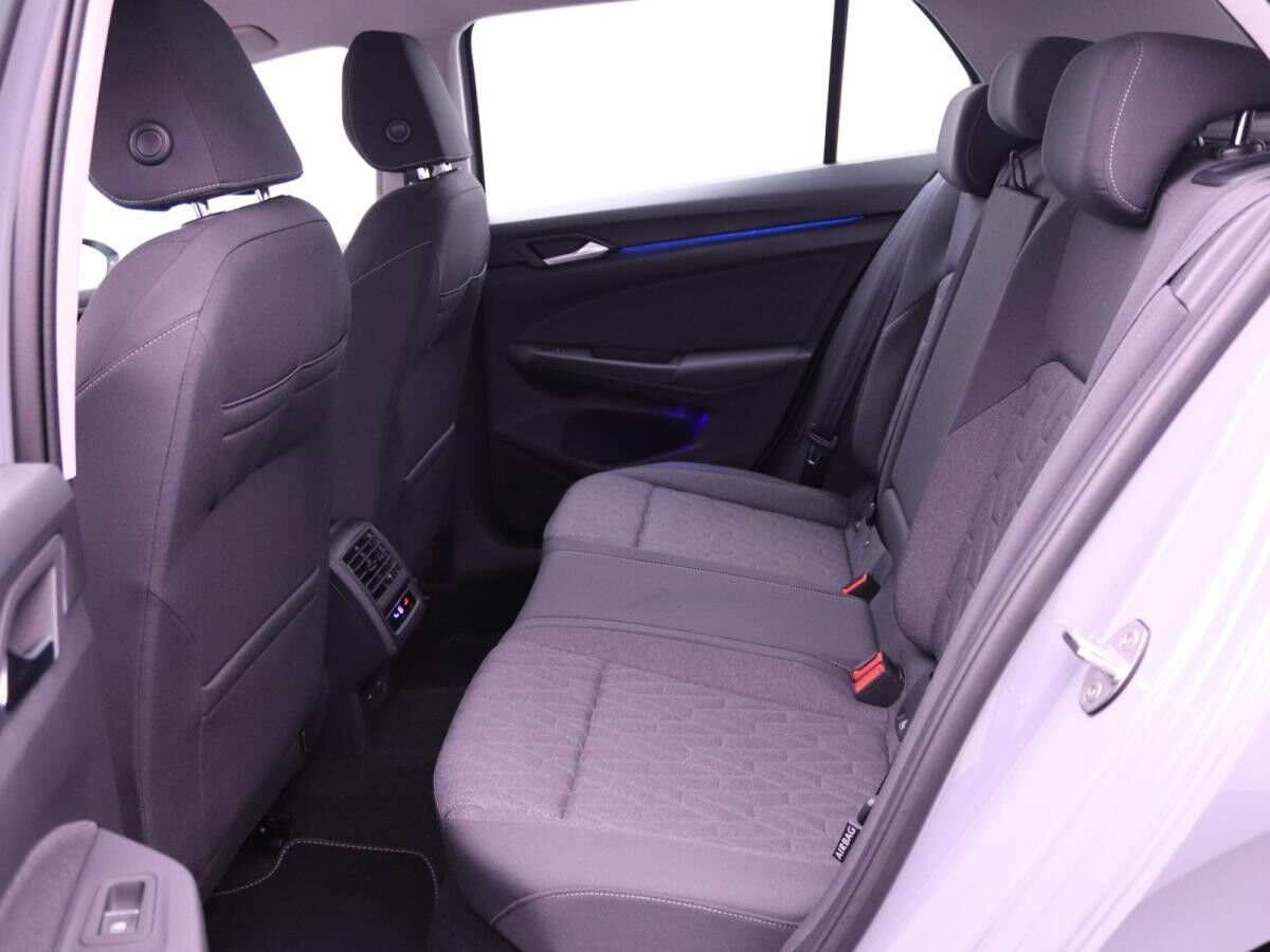 Volkswagen Golf VIII Life 1.5 eTSI DSG / App, ACC, LED, SHZ