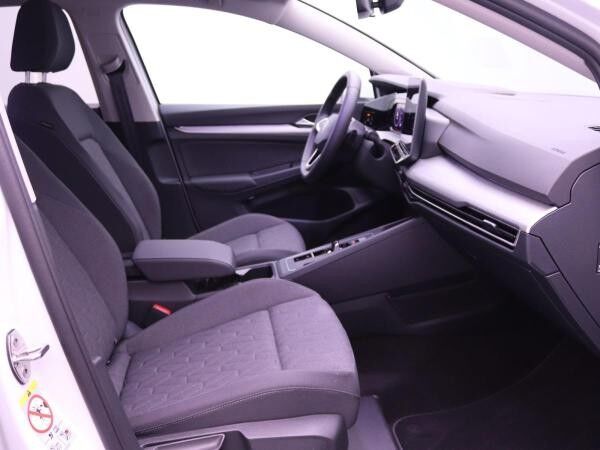Volkswagen Golf VIII Life 1.5eTSI DSG / Navi, HuD, App, LED