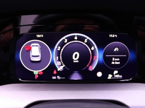 Volkswagen Golf VIII Life 1.5eTSI DSG / Navi, HuD, App, LED