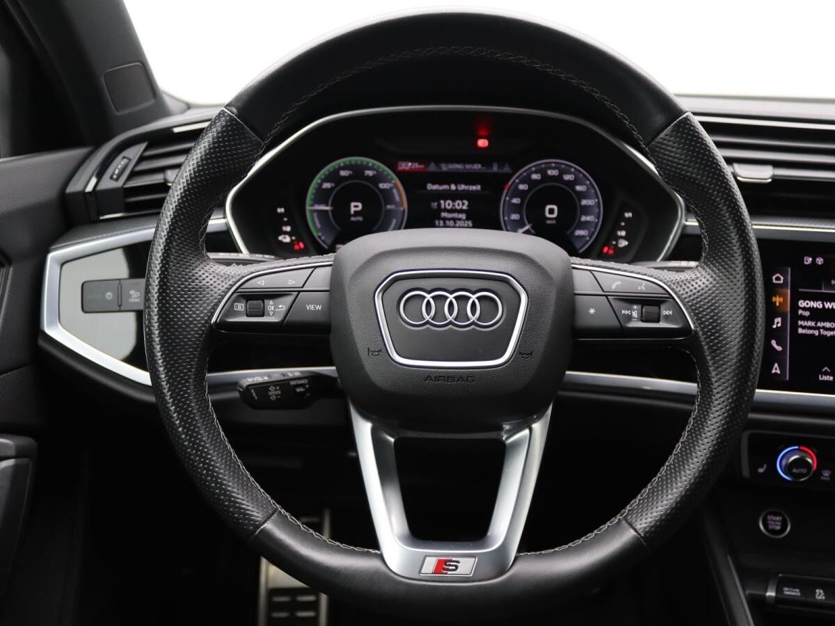 Audi Q3 S-Line 45 TFSIe S-tronic/ LED, ACC, Navi, AHK