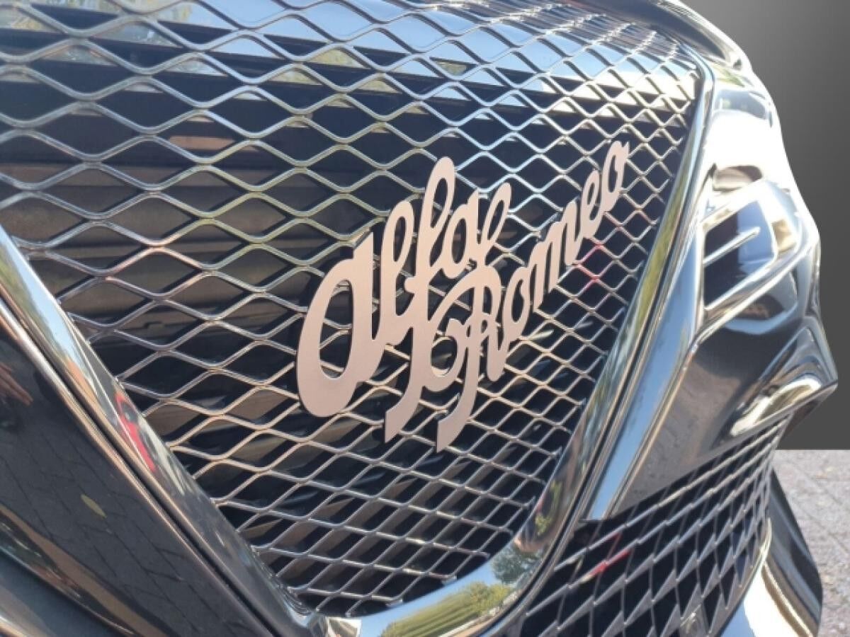 Alfa Romeo Junior Ibrida Q4 1,2 VGT 107kW - sofort verfügbar-