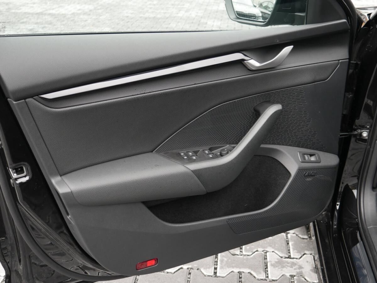 Skoda Octavia Combi 2.0 TSI RS ACC NAVI KAMERA MATRIX-LED *892*