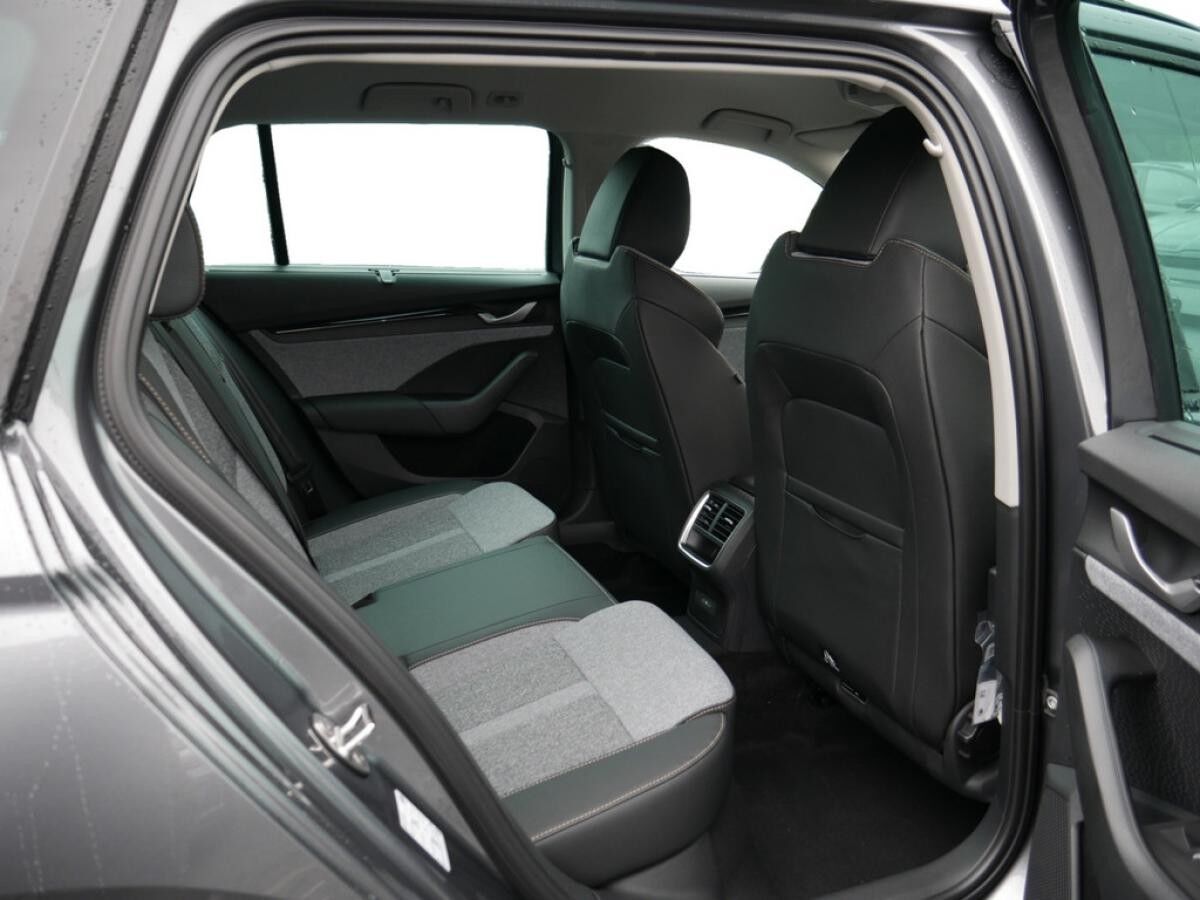 Skoda Octavia Combi 2.0 TDI DSG PDC ACC KEYLESS AHK LED *869*