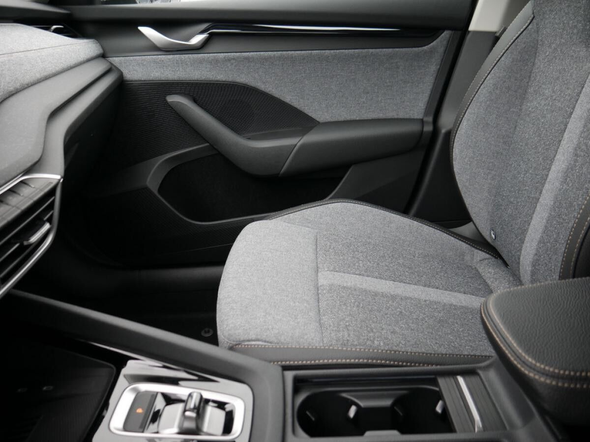 Skoda Octavia Combi 2.0 TDI DSG PDC ACC KEYLESS AHK LED *869*