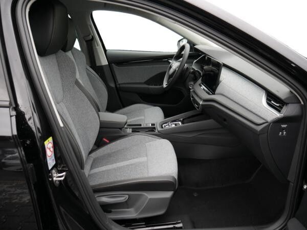 Skoda Octavia Combi 2.0 TDI Tour SHZ NAVI AHK ACC LED *872*