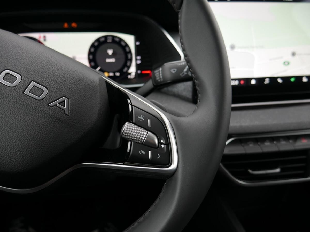 Skoda Octavia Combi 2.0 TDI DSG PDC ACC KEYLESS AHK LED *869*