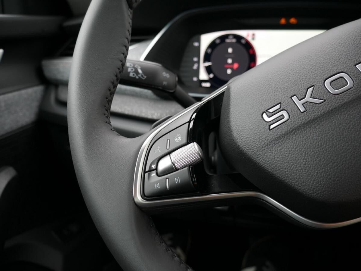 Skoda Octavia Combi 2.0 TDI DSG PDC ACC KEYLESS AHK LED *869*