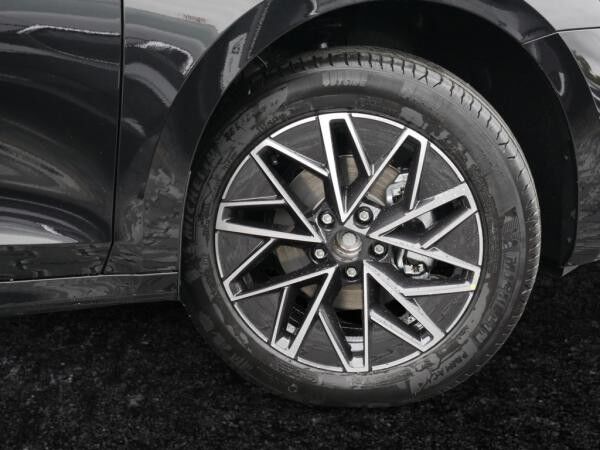 Skoda Octavia Combi 2.0 TDI Tour SHZ NAVI AHK ACC LED *872*