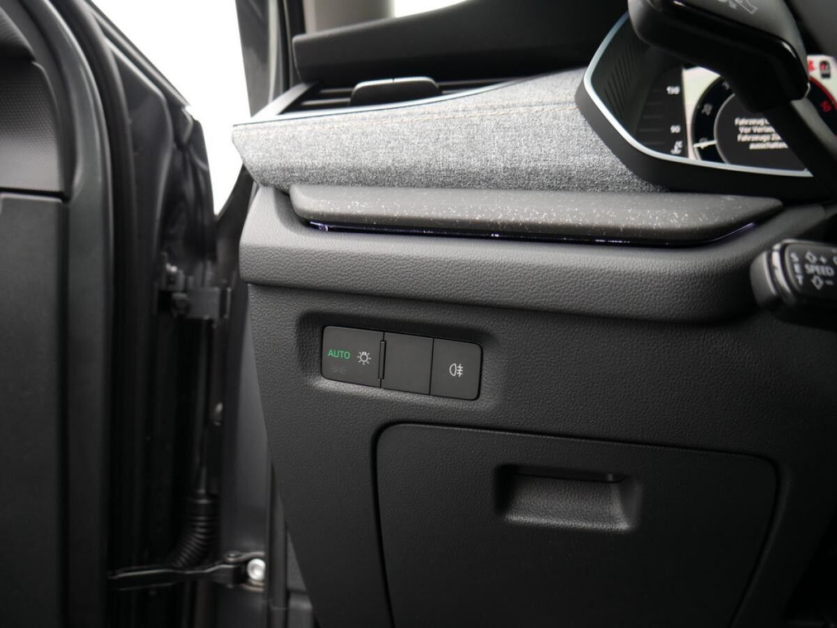 Skoda Octavia Combi 2.0 TDI DSG PDC ACC KEYLESS AHK LED *869*