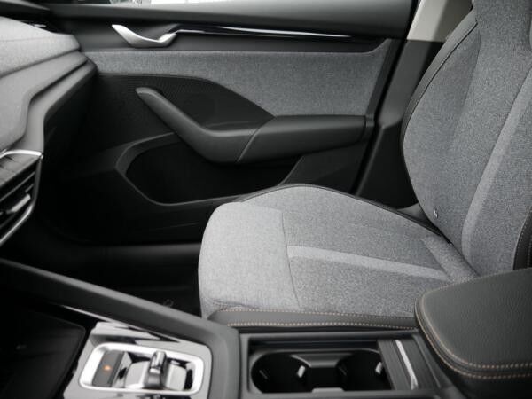 Skoda Octavia Combi 2.0 TDI Tour SHZ NAVI AHK ACC LED *872*