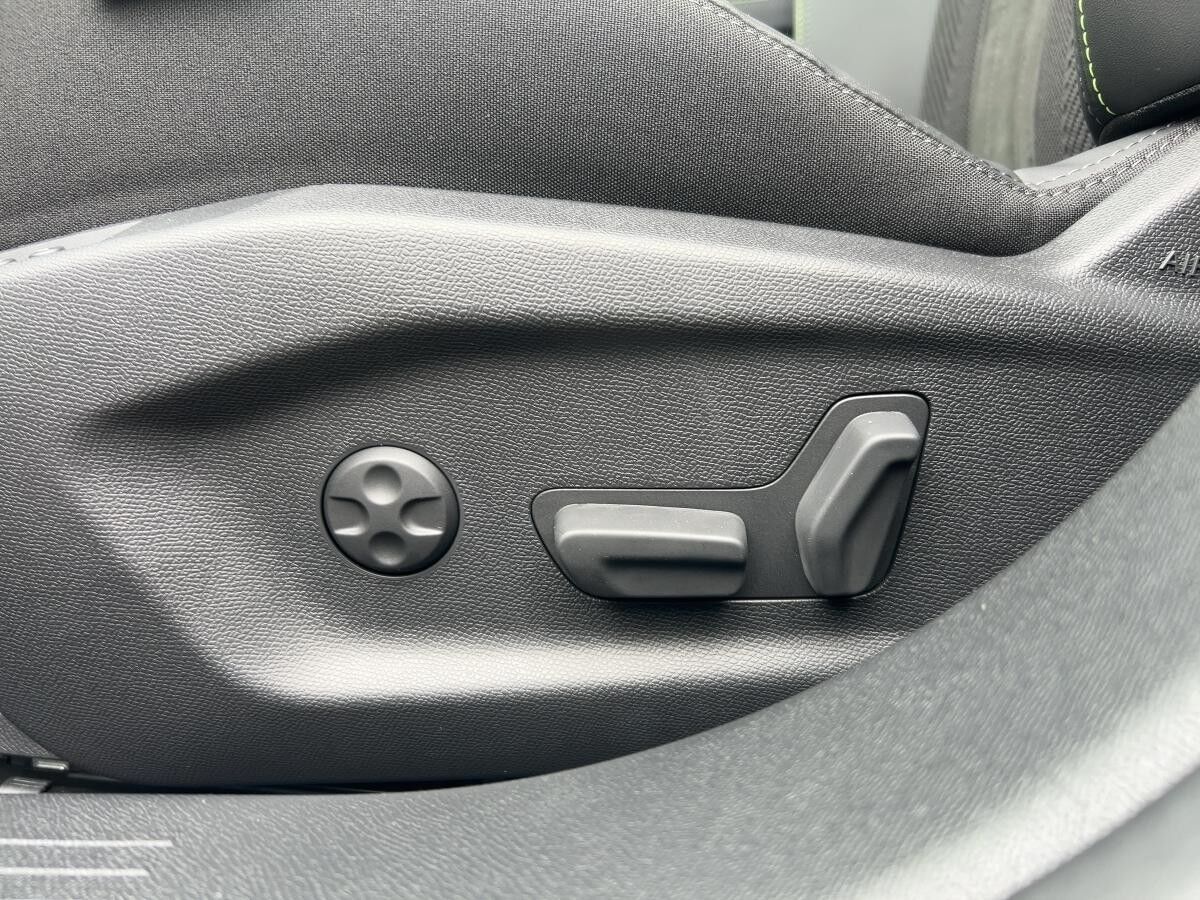 Peugeot 308 SW STYLE Hybrid 145 - Sitzheizung