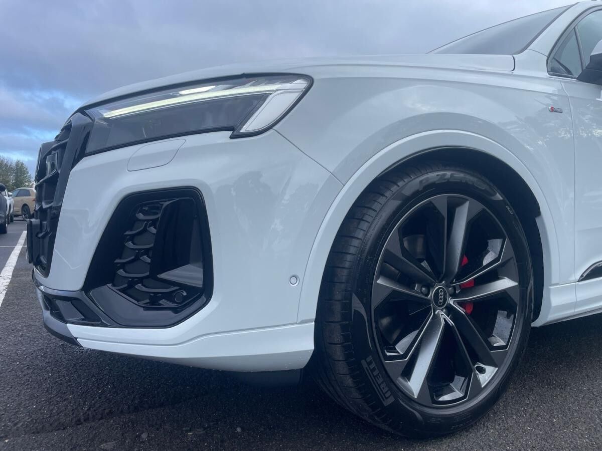 Audi Q7 SUV S line business TDI qua. Pano AHK HUD B&O