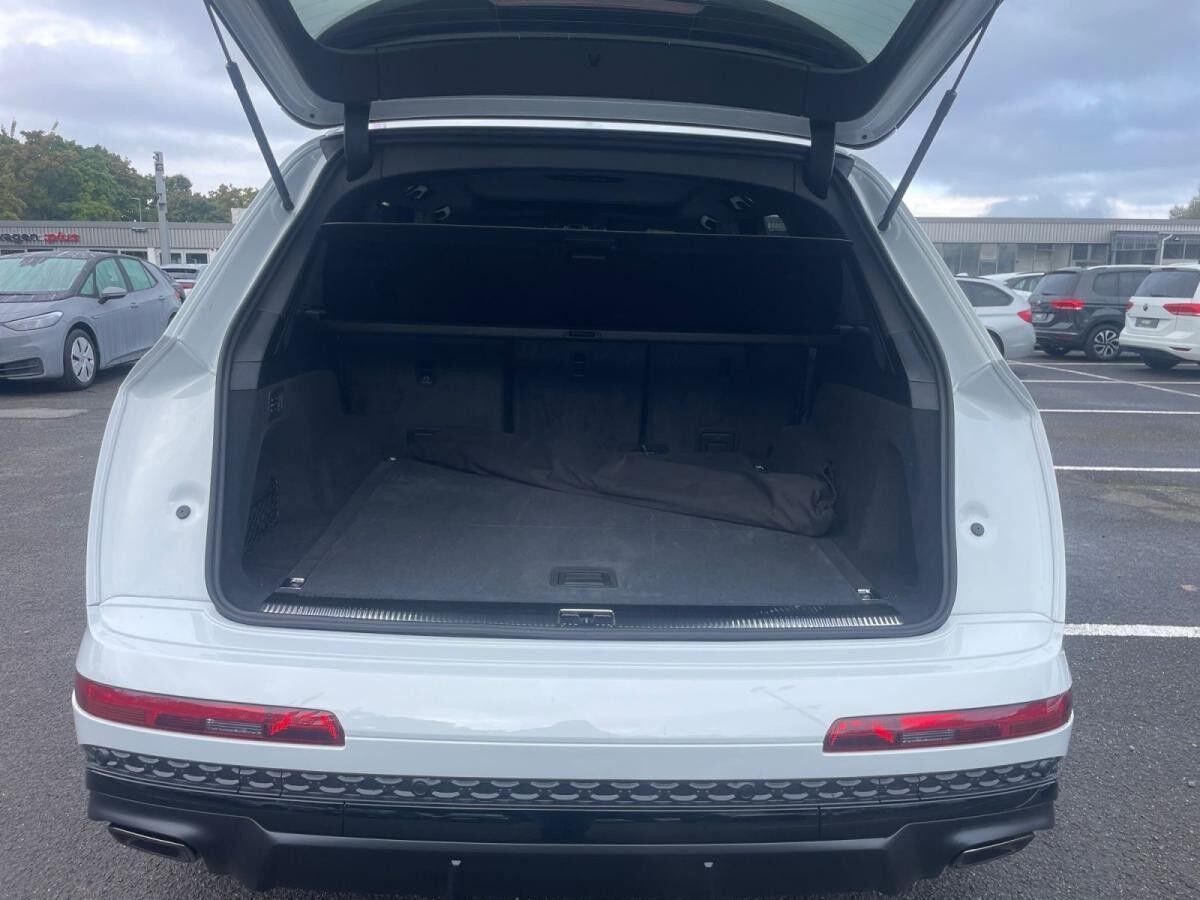 Audi Q7 SUV S line business TDI qua. Pano AHK HUD B&O