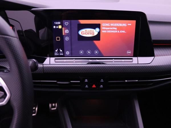Volkswagen Golf VIII R-Line 2.0 TSI DSG / Navi, RFK, LED+