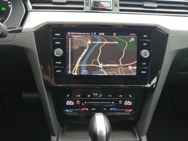 Volkswagen Passat Variant Business 2.0 TDI DSG / Navi, LED