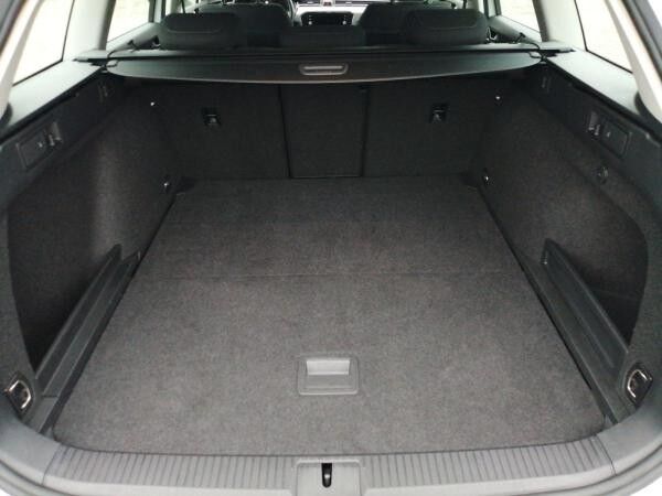 Volkswagen Passat Variant Business 2.0 TDI DSG / Navi, LED