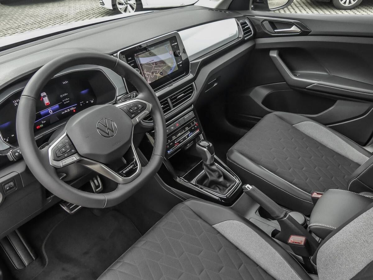 Volkswagen T-Cross 1.0 TSI AHK Ganzjahresreifen
