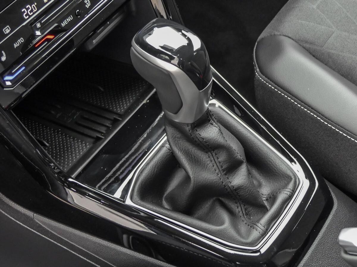 Volkswagen T-Cross 1.0 TSI AHK Ganzjahresreifen