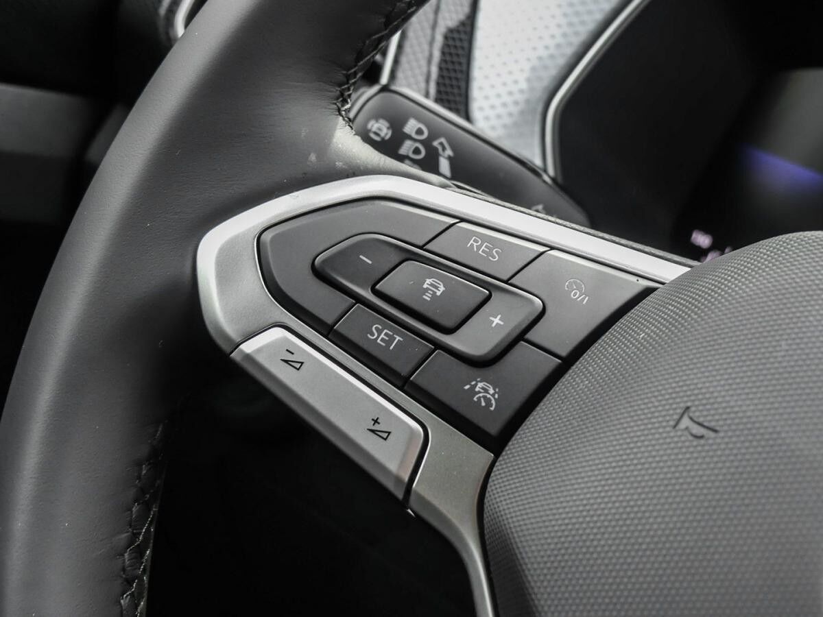 Volkswagen T-Cross 1.0 TSI AHK Ganzjahresreifen