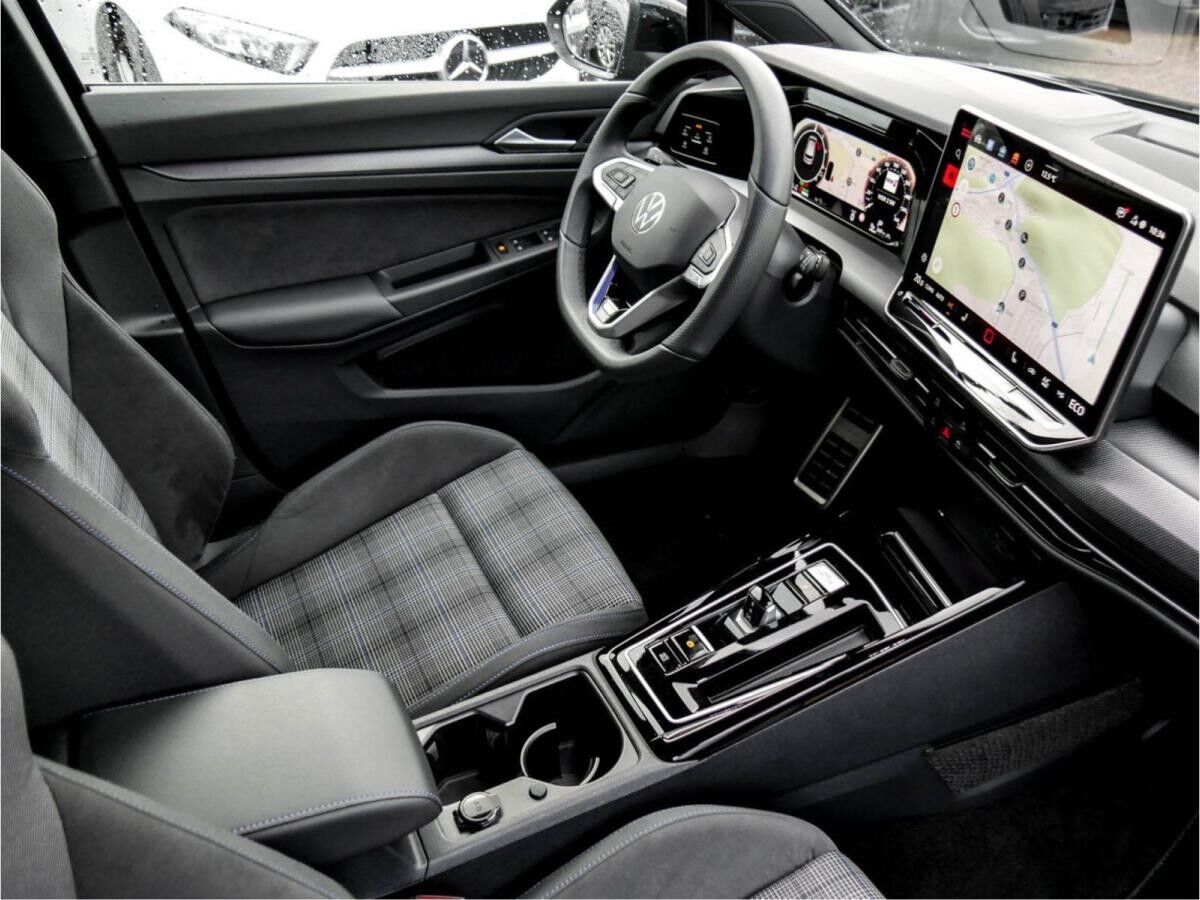 Volkswagen Golf VIII GTE FACELIFT Hybrid DSG ACC DCC AHK BLACK STYLE HEAD UP