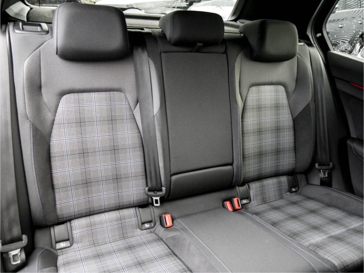 Volkswagen Golf VIII GTE FACELIFT Hybrid DSG ACC DCC AHK BLACK STYLE HEAD UP