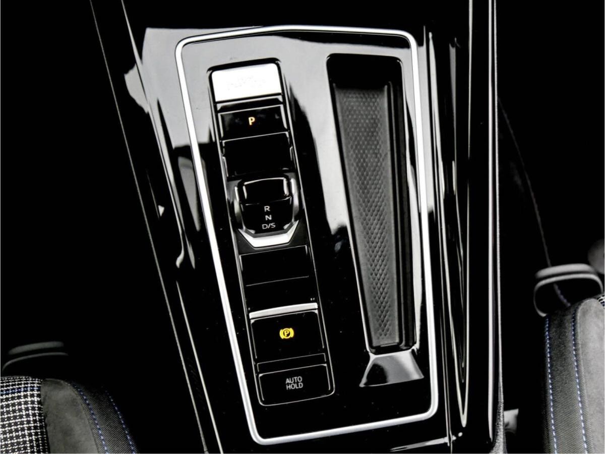 Volkswagen Golf VIII GTE FACELIFT Hybrid DSG ACC DCC AHK BLACK STYLE HEAD UP