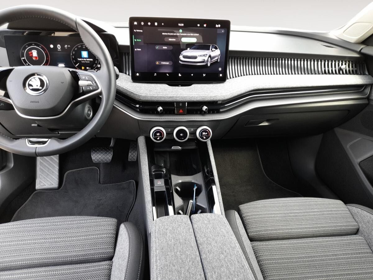 Skoda Superb Combi 2.0 TDI Selection Matrix AHK 360°