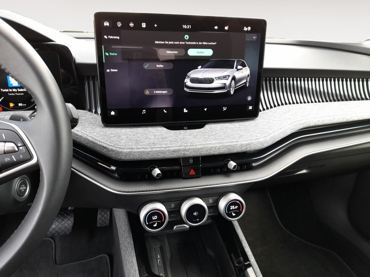 Skoda Superb Combi 2.0 TDI Selection Matrix AHK 360°