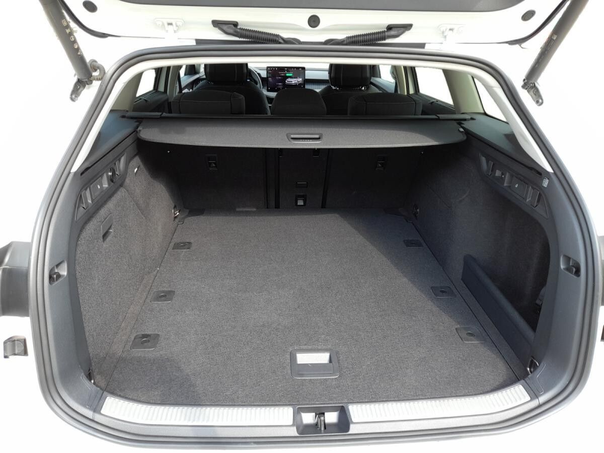 Skoda Superb Combi 2.0 TDI Selection Matrix AHK 360°