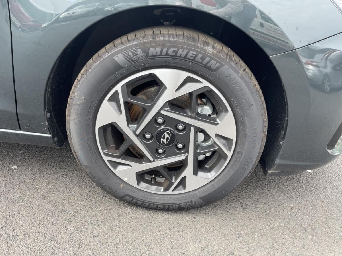 Hyundai i30 Kombi MJ25 1.5 T-GDI Navi LED SHZ PDC v+h Kam