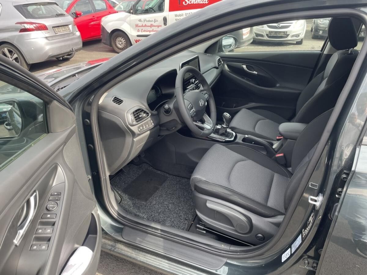 Hyundai i30 Kombi MJ25 1.5 T-GDI Navi LED SHZ PDC v+h Kam
