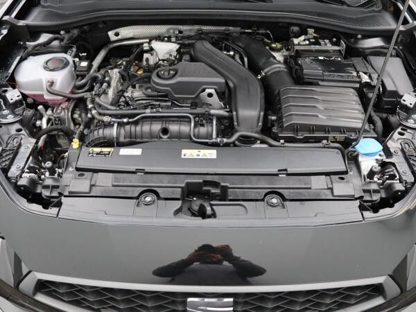 Seat Leon ST FR 1.5 eTSI DSG / Navi, Matrix, RFK, ACC