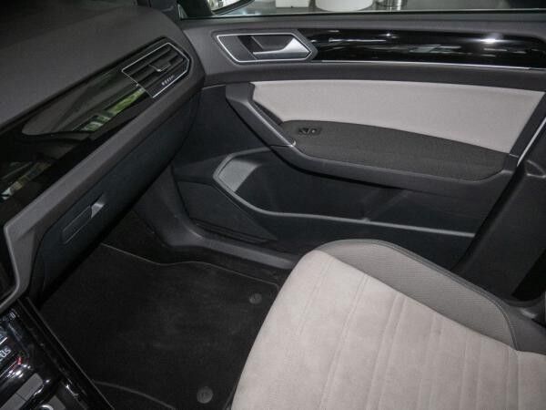 Volkswagen Touran 2.0 TDI DSG Highline 7-Sitzer AHK 1,99 %