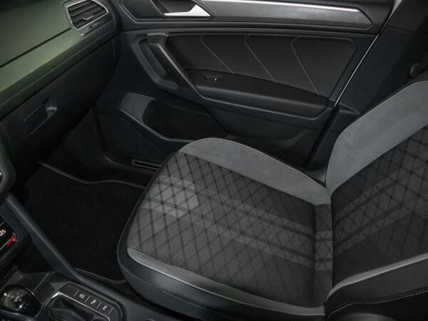 Volkswagen Tiguan Allspace 2.0 TSI 4M R-Line Black DCC AHK
