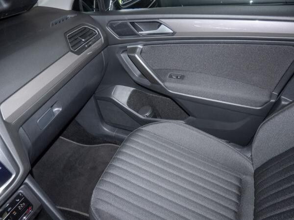 Volkswagen Tiguan Allspace 1.5 TSI Life 7Sitzer AHK LED Nav